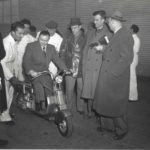 1947 Ο Hermann Schültz, Πρόεδρος της Ένωσης Ανταποκριτών Ξένου Τύπου κατά την επίσκεψή του στα κεντρικά γραφεία της Innocenti