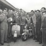 1950 Οι πρωταθλητές ποδηλασίες Robet και Robic στο εργοστάσιο της Innocenti