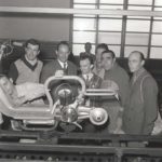 1950 Οι πρωταθλητές ποδηλασίες Robet και Robic στο εργοστάσιο της Innocenti