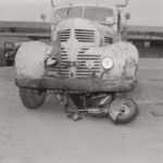 1950 Φορτηγό Dodge πατάει μια Lambretta