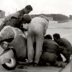 1950 Ο Masetti σε δοκιμαστική βόλτα με πρωτότυπη Lambretta στο Monthléry
