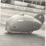 1951 Ο Poggi με το Sirulo κατά τη διάρκεια μιας δοκιμής επιδόσεων ταχύτητας στο Monthléry