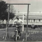 1956 Gymkhana (αγώνες δεξιοτεχνίας με μοτοσικλέτα) με Lambretta στο Πινερόλο