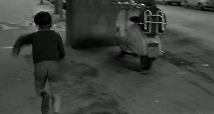 1957 Lambretta 125 in Le bambole, Movie, 1965